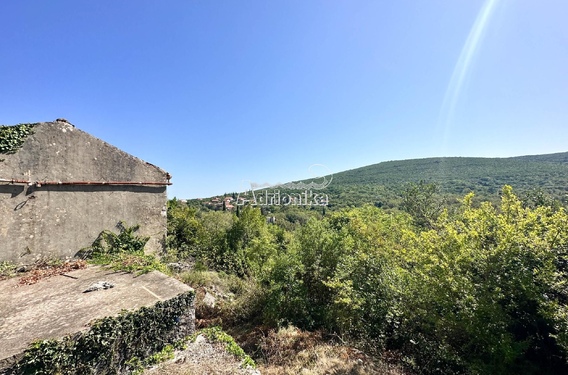 Урбанизированный участок с каменными руинами в Главатичи, Котор - фото