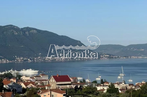Современная трехспальная квартира с панорамным видом на море, Тиват - фото