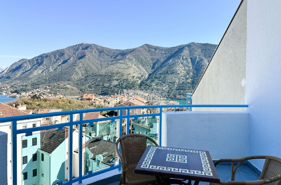 Просторная двухкомнатная квартира, Доброта, Котор - фото