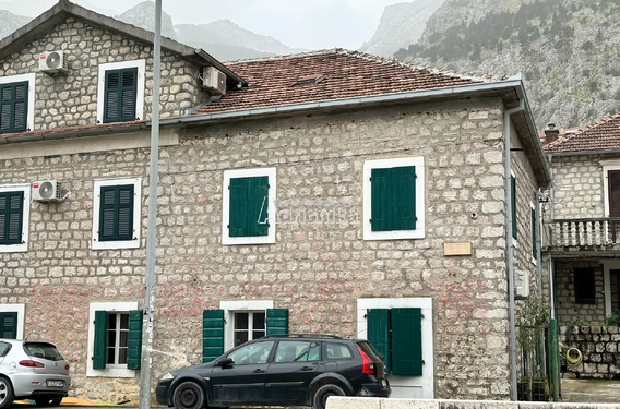 Часть дома под ремонт на первой линии моря, Доброта, Котор - фото