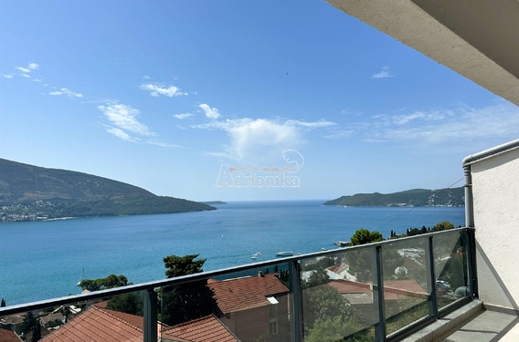 Квартира с парковкой в ??новостройке, Херцег Нови - фото