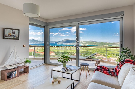 Просторная квартира с двумя спальнями и прекрасным видом на море, Кавач - фото