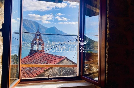 Стильная однокомнатная квартира с видом на море, Пераст - фото