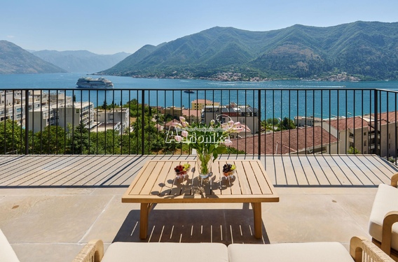 Прекрасная квартира с панорамным видом на залив, Доброта, Котор - фото