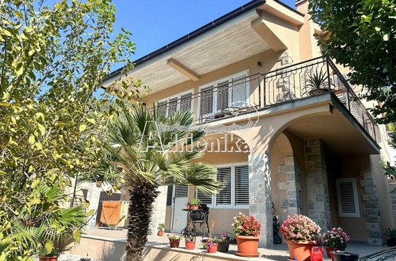 Симпатичный дом в 100 метрах от моря, Прчань, Котор - фото