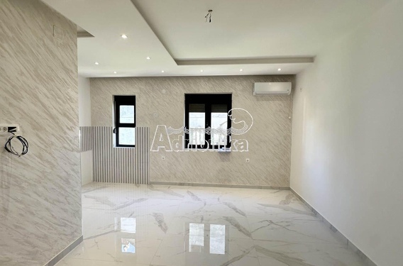 Отремонтированная квартира с парковкой в тихом районе Тивата &ndash; район Кава - фото