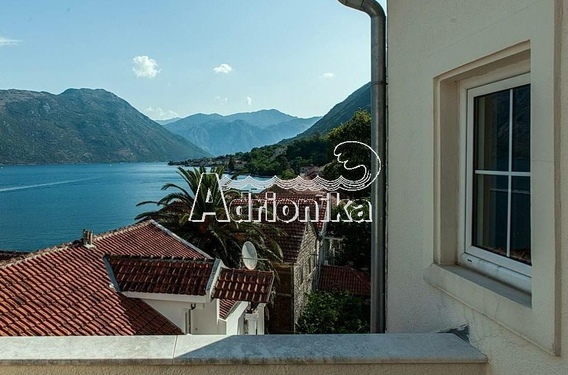 Kвартира в историческом каменном дворце с потрясающим видом на море, Прчань - фото