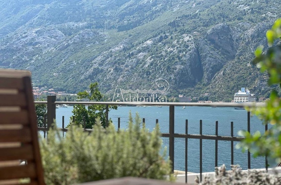 Однокомнатная квартира с видом на море в Муо, Бока Которская бухта - фото