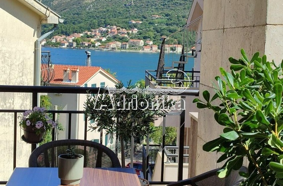 Четырехкомнатная квартира на продажу в Доброте &mdash; 70 м от моря - фото