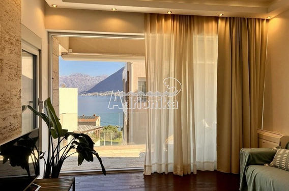 Трехкомнатная квартира в нескольких минутах от моря в Доброте - фото