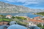Красивая трехкомнатная квартира с гаражом в 100 м от моря, Прчань - фото