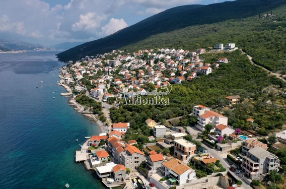 Урбанизированные участки с прекрасным видом на море, Крашичи, Тиват - фото