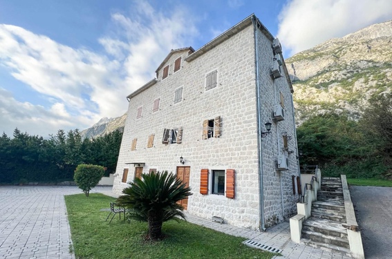 Просторная квартира в каменном доме в 100 метрах от моря, Доброта Котор - фото