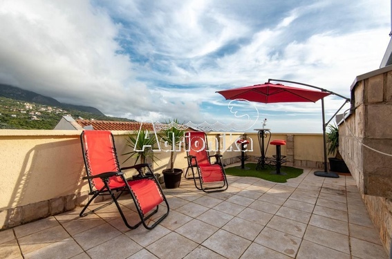 Большой дом с 6 отдельными квартирами и рестораном в Добра Вода! - фото