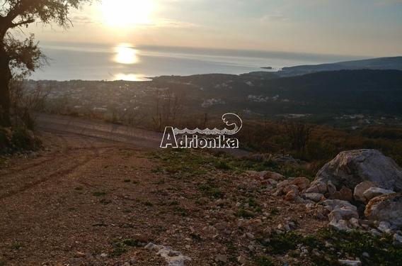 Просторный участок площадью 4 441 м? с потрясающим видом на море в Добра Вода - фото