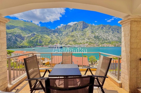 Светлая трёхкомнатная квартира с панорамным видом на Которский залив &ndash; Муо - фото