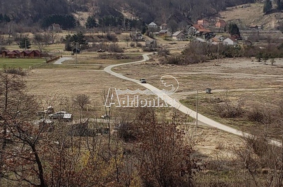 Земельный участок в 1 км от центра Мойковаца - фото
