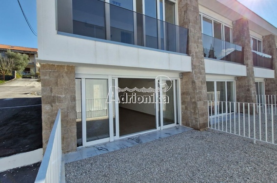 Таунхаус с двумя спальнями на продажу &mdash; Тиват, Луштица - фото