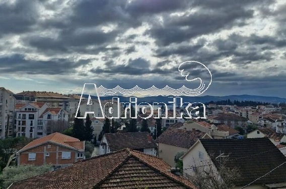 Семейный дом на отличной локации, Тиват - фото