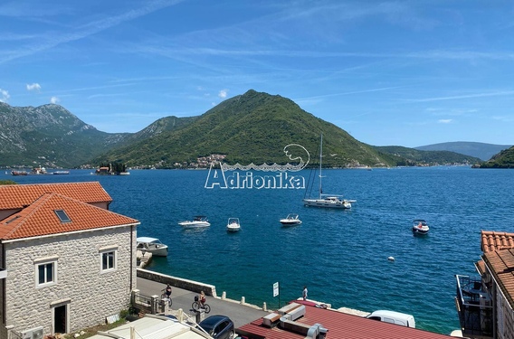 Трехкомнатная квартира с видом на море, Пераст - фото