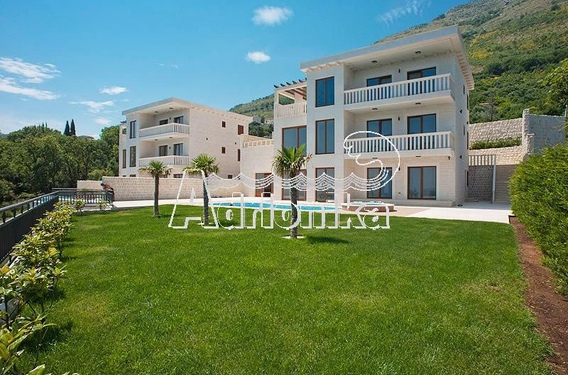 Две виллы класса люкс, Режевичи - фото