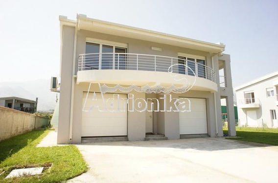 Новый дом в Полье, рядом с теннисным кортом - фото