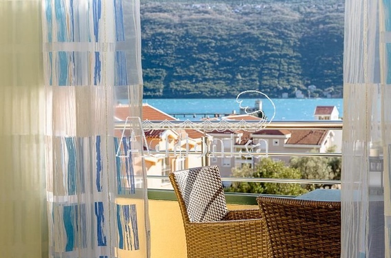 Квартиры в жилом комплексе в поселке, Дженовичи - фото