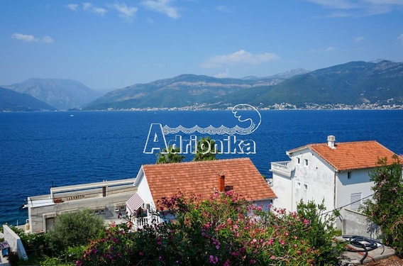 Дуплекс апартамент, Крашичи, с видом на море - фото