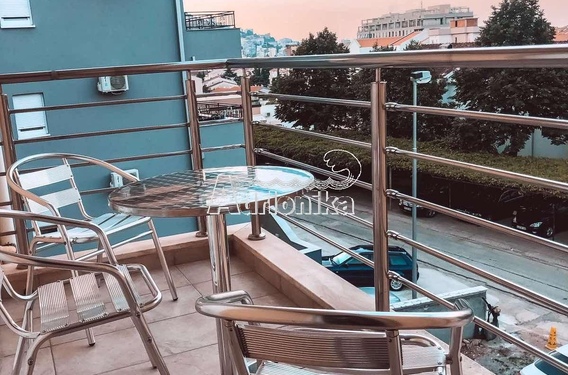 Дом в хорошем месте с 9 жилыми единицами и парковкой, Дубовица - Будва - фото