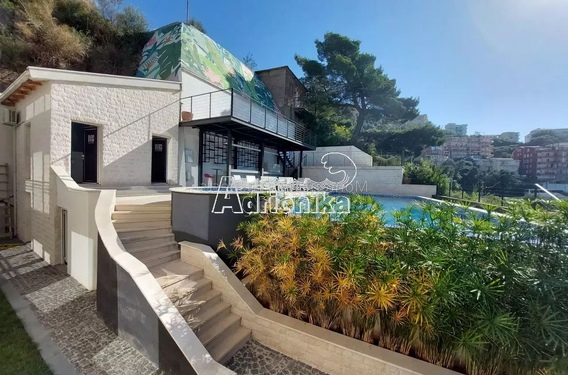 Роскошная четырехкомнатная квартира с видом на море и Старый город в комплексе с бассейном, Будва - фото