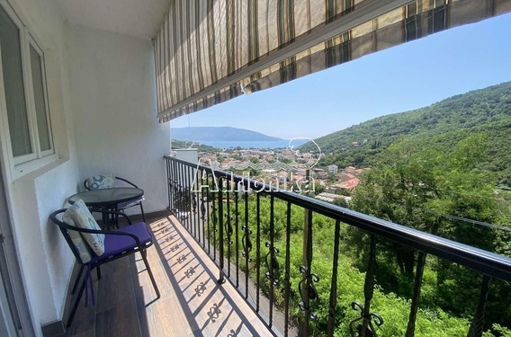 Меблированный просторный дом с видом на море и гаражом, Зеленка, Херцег Нови - фото