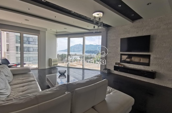 Роскошная трехкомнатная квартира с видом на море в комплексе Tre Canne, Будва - фото