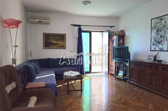 Трехкомнатная квартира в 300 метрах от пляжа, Будва - фото