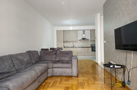 Просторная двухкомнатная квартира в Бечичи - фото