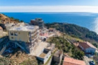 Урбанизированный участок в Будве с видом на море и Старый город