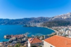 Урбанизированный участок в Будве с видом на море и Старый город