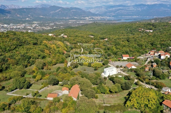 Просторное поместье с традиционным каменным домом, Побрдже - фото