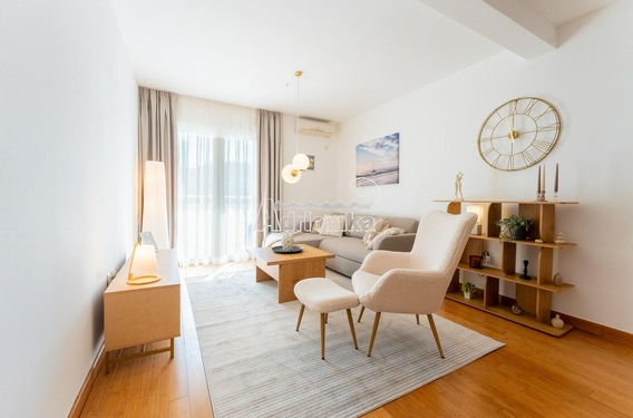 Современная меблированная трёхкомнатная квартира рядом с пляжем, Пржно - фото