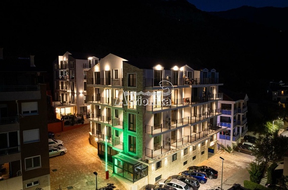 Квартиры в новом жилом комплексе в Будве &mdash; бассейн, гараж, вид на море - фото