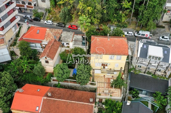 Две квартиры с садом в Херцег Нови, 50м от моря - фото