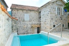 Трехэтажный каменный дом с бассейном в Перасте - фото