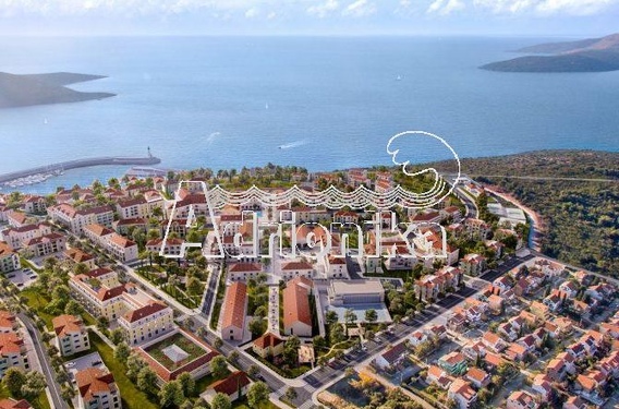 Lustica Bay, центральный район нового города на полуострове Луштица - фото