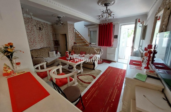 Просторный семейный дом в отличной локации в Никшиче - фото