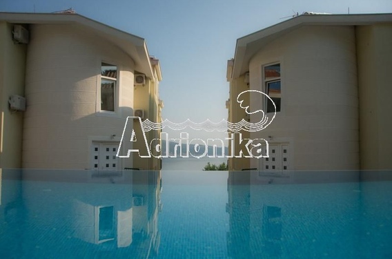 Квартиры в комплексе с бассейном, Биела - фото