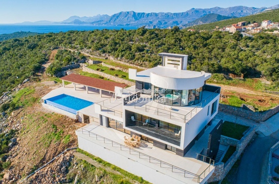 Вилла в Кримовицы с панорамным видом на море - фото