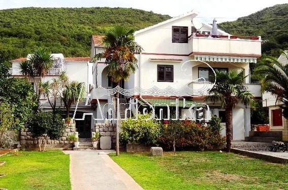 Красивый просторный дом в Биеле, Херцег Нови - фото