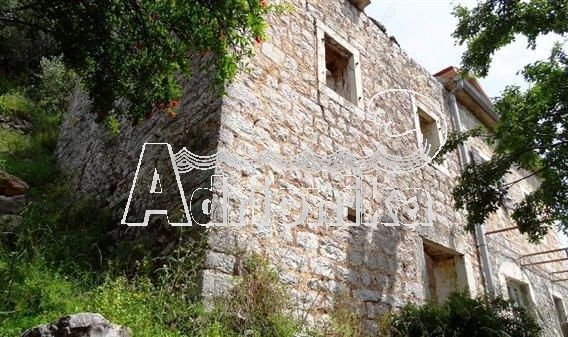 Руина каменного дома с большим участком, Баошичи - фото