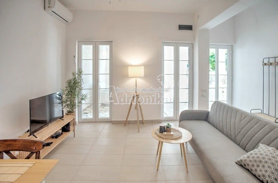 Два меблированных дуплекса в частном доме в 20 метрах от моря &ndash; Баошичи, Херцег-Нови - фото