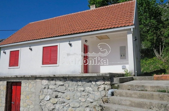 Дом на границе национального парка Ловчен - фото