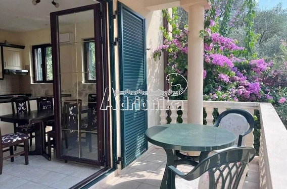 Квартира с двумя спальнями в комплексе с бассейном в Прчань - фото